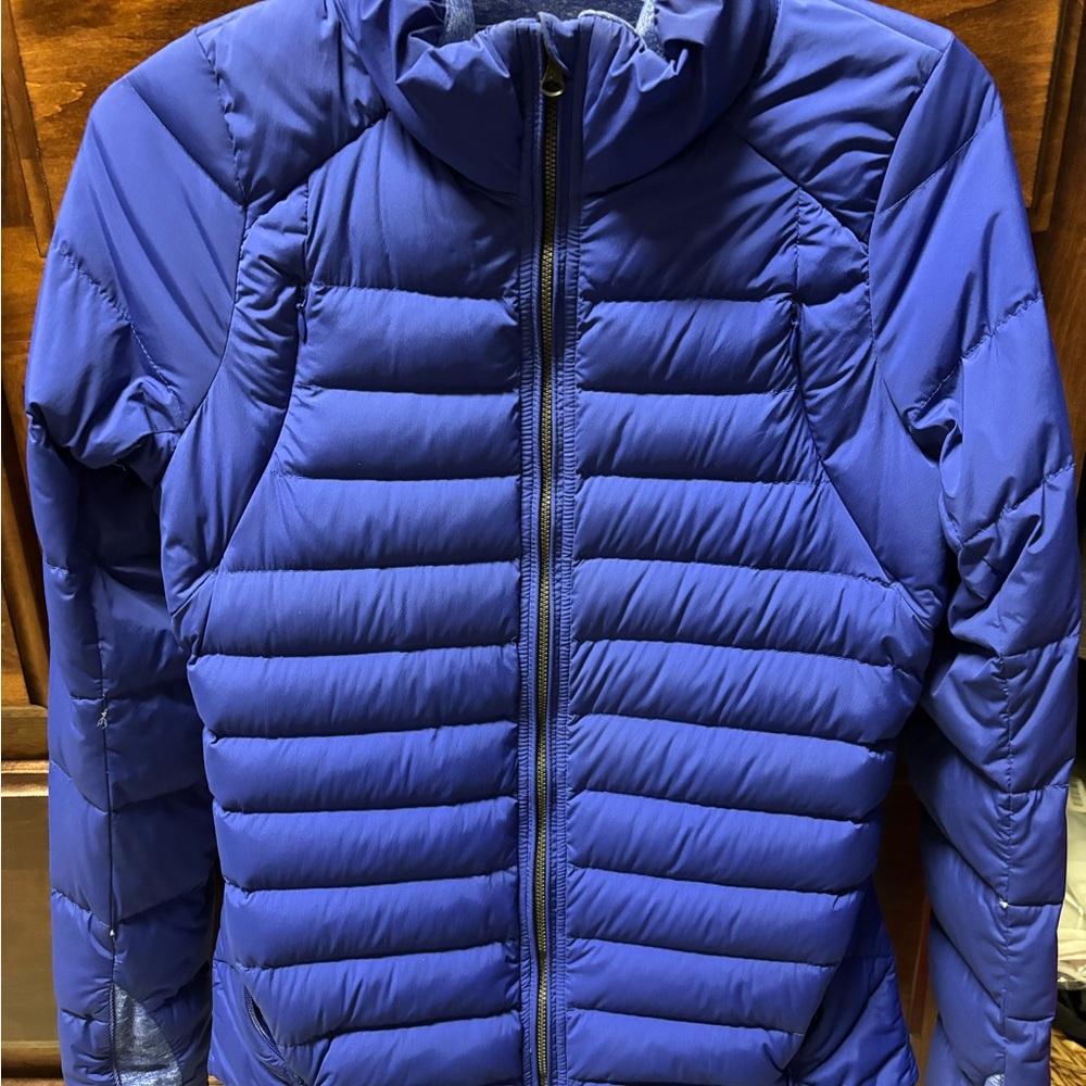 EU Lulu Fluffed Up in Pigment Blue sz 8. Double zipper and thumb holes.